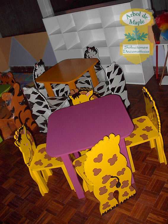 mesa cuadrada sillas animalitos Guayaquil