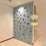 Muro de escalada de madera para centros infantiles y escuelas.