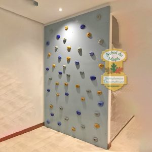 Muro de escalada de madera para centros infantiles y escuelas.